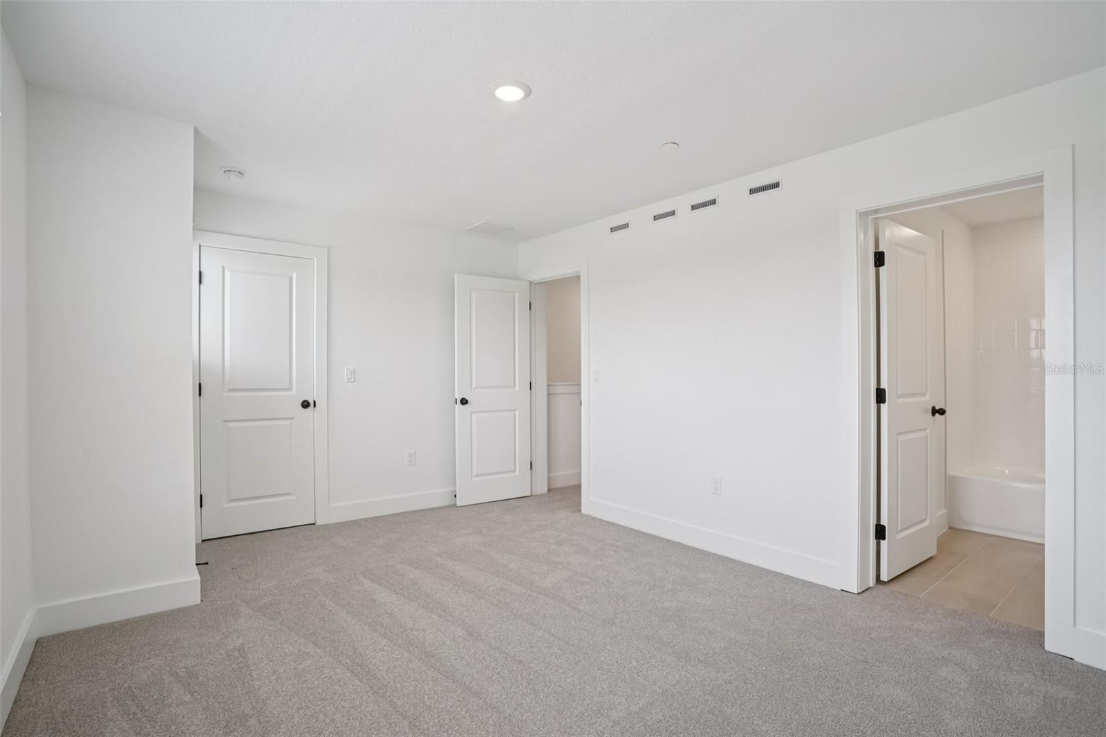 Image 33 of 41 For 15483 Hamlin Park Drive