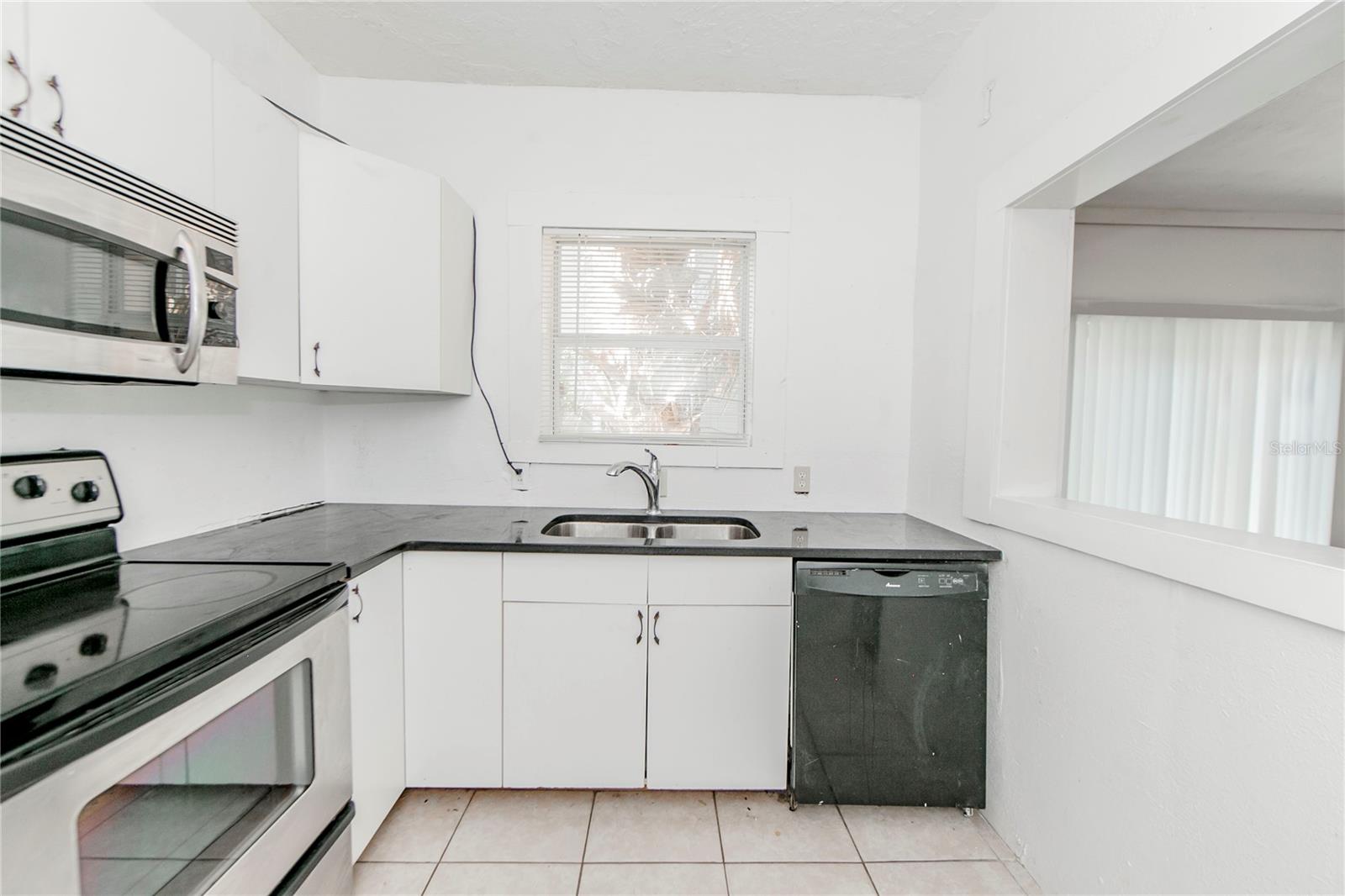 Image 15 of 32 For 611 Sanford Avenue