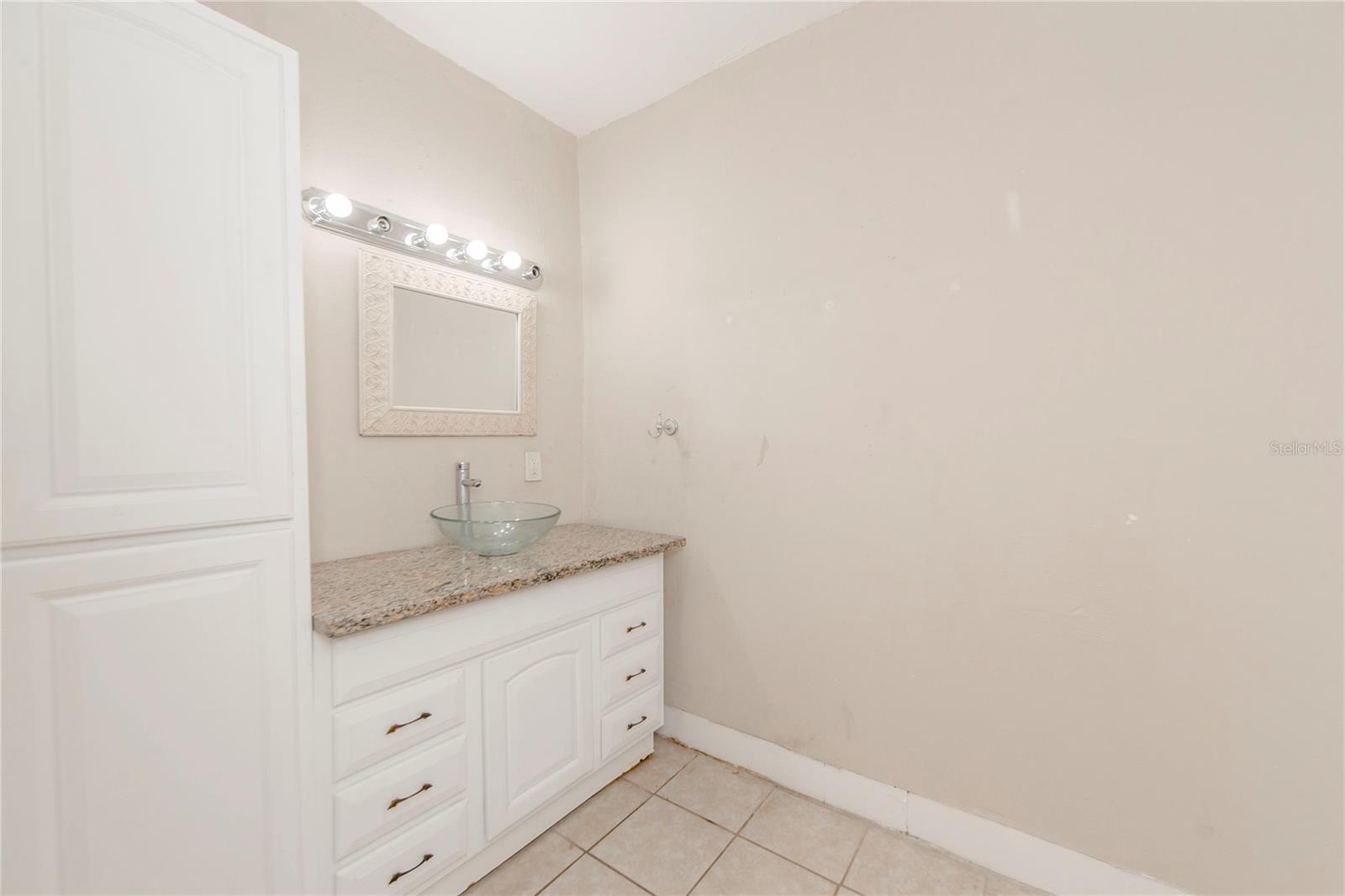 Image 18 of 32 For 611 Sanford Avenue
