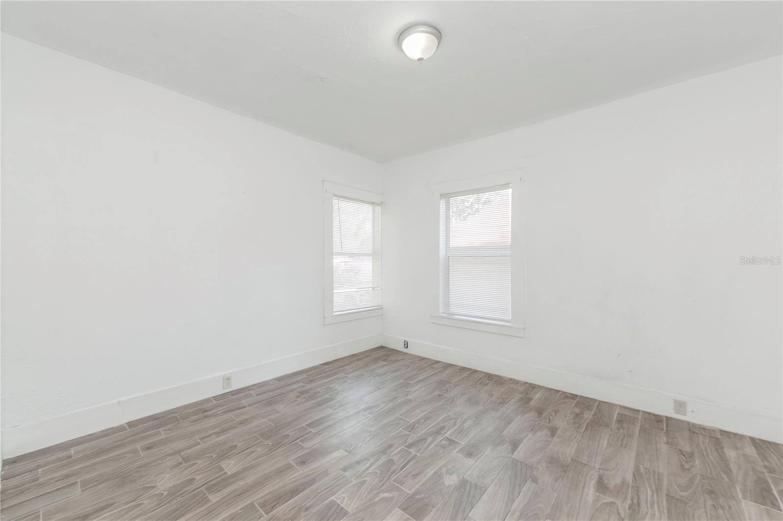 Image 22 of 32 For 611 Sanford Avenue
