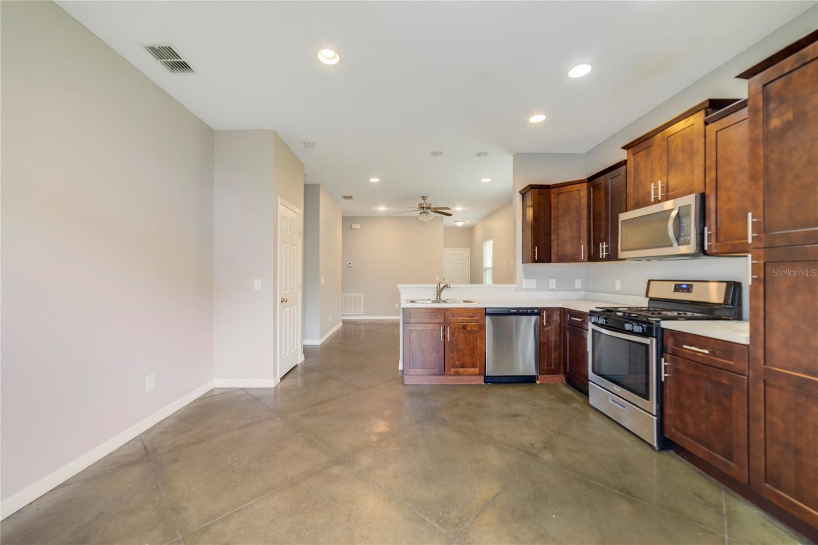 Image 3 of 15 For 2792 Whispering Trails Drive
