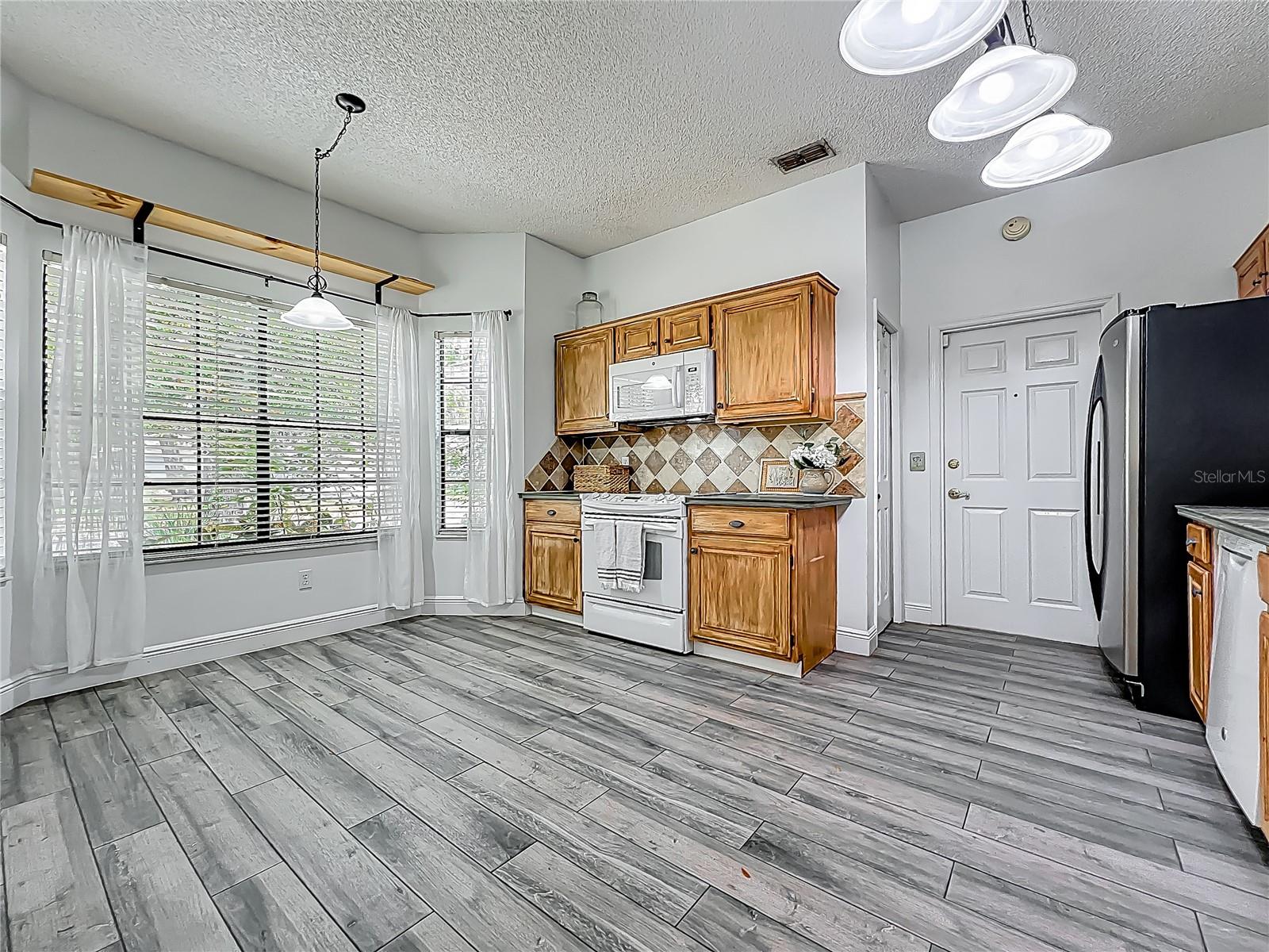 Image 14 of 70 For 998 Piedmont Oaks Drive