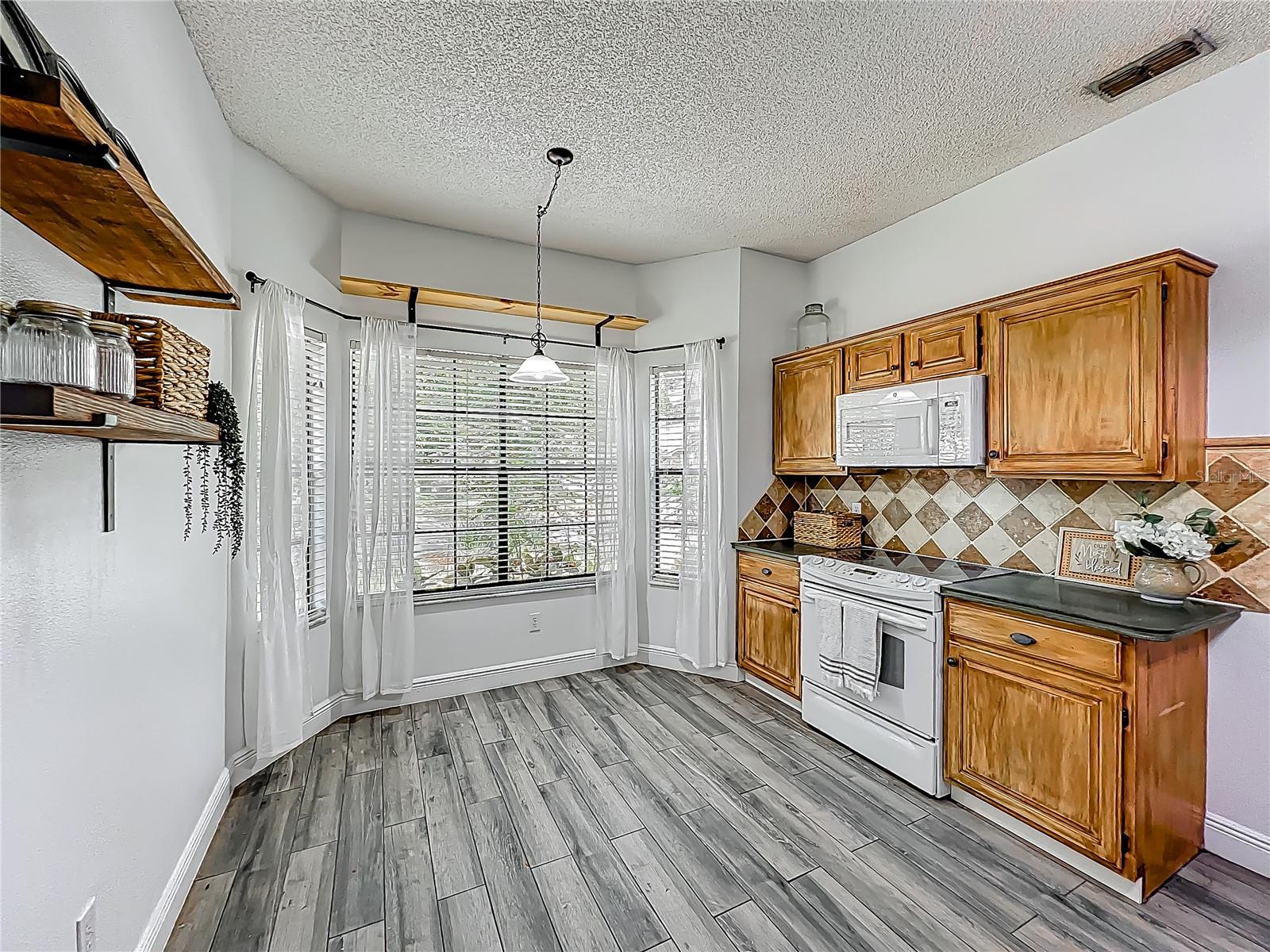 Image 15 of 70 For 998 Piedmont Oaks Drive