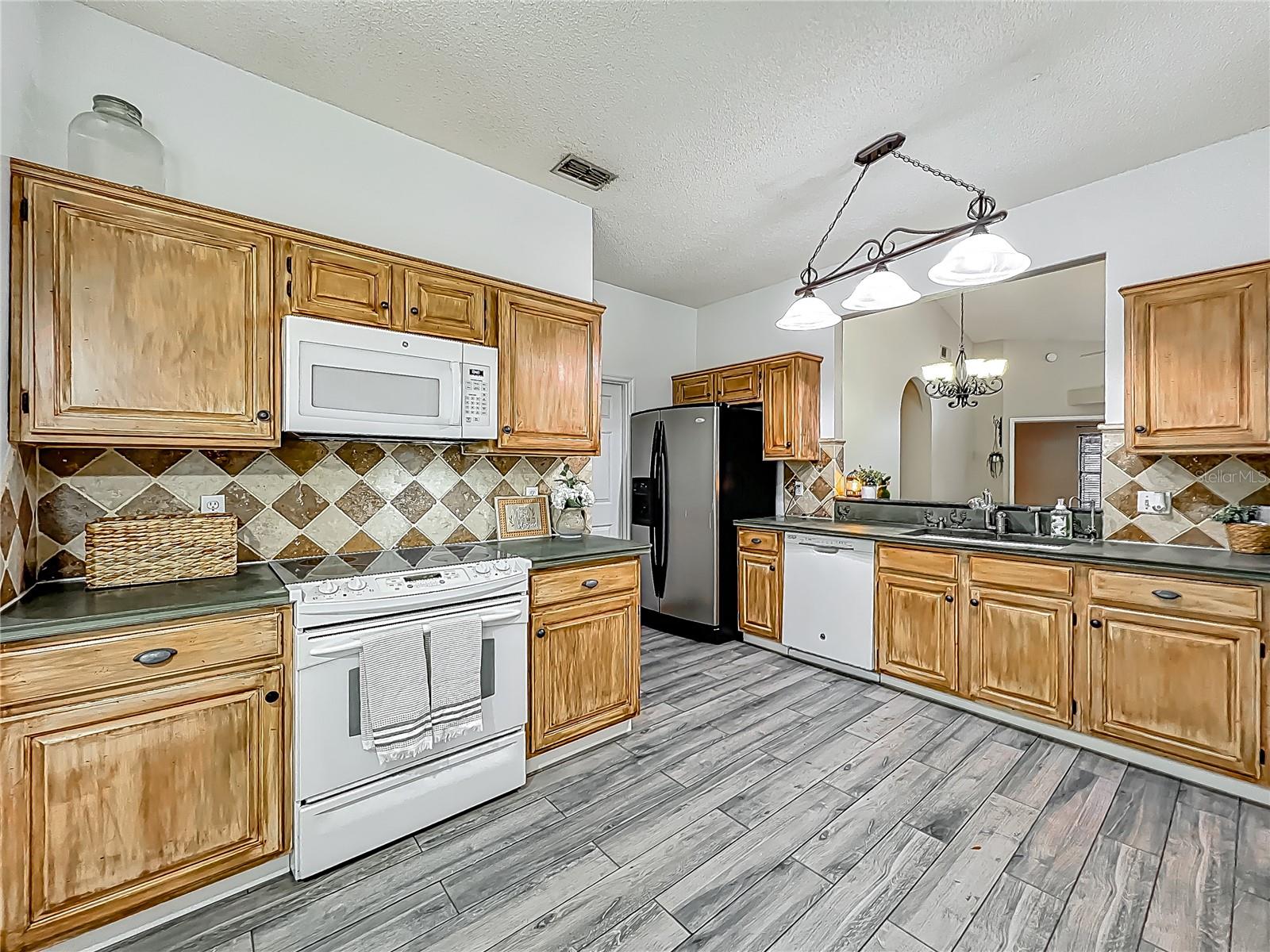 Image 17 of 70 For 998 Piedmont Oaks Drive