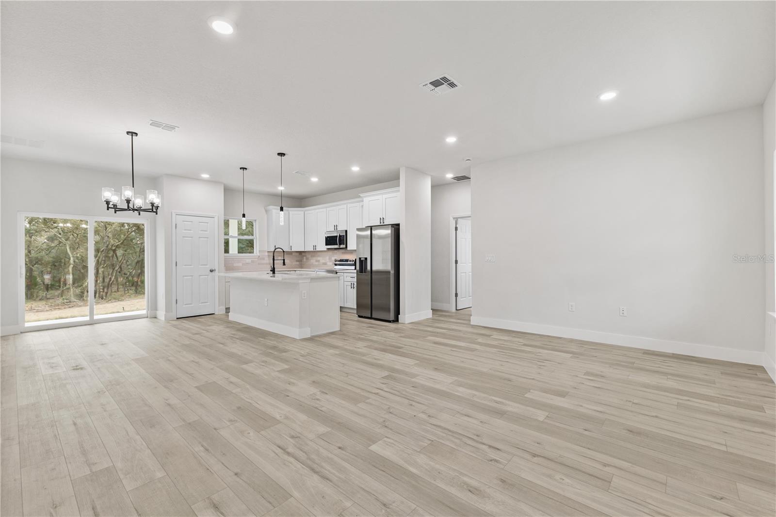 Image 10 of 40 For 8758 Circular Way