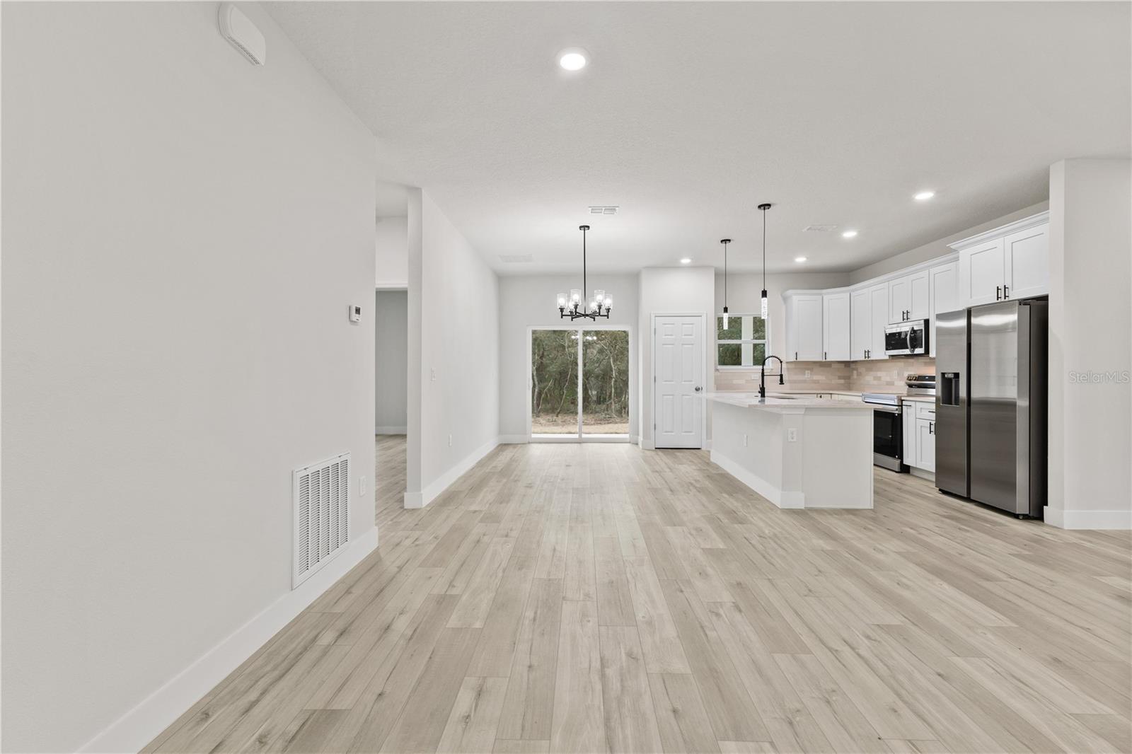 Image 11 of 40 For 8758 Circular Way