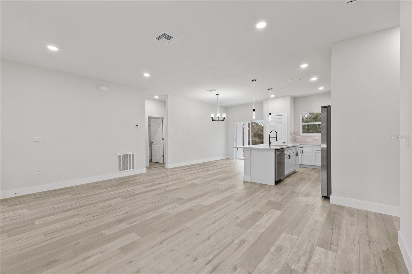 Image 12 of 40 For 8758 Circular Way