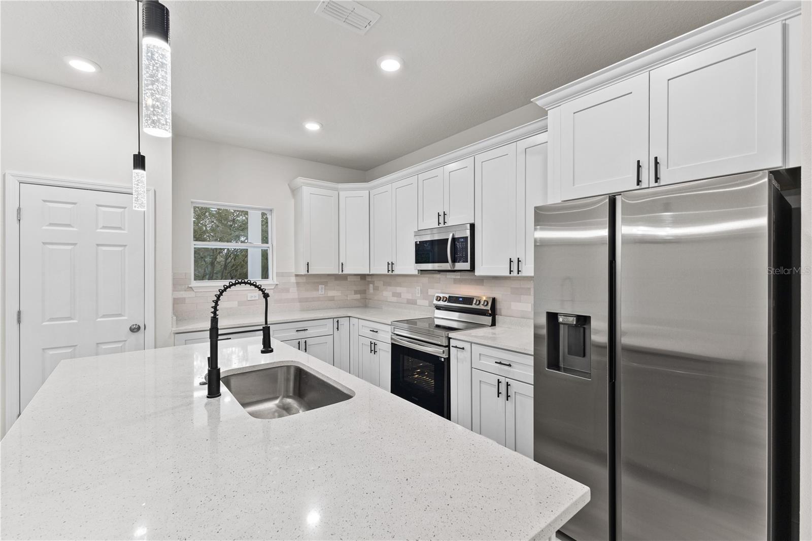 Image 13 of 40 For 8758 Circular Way