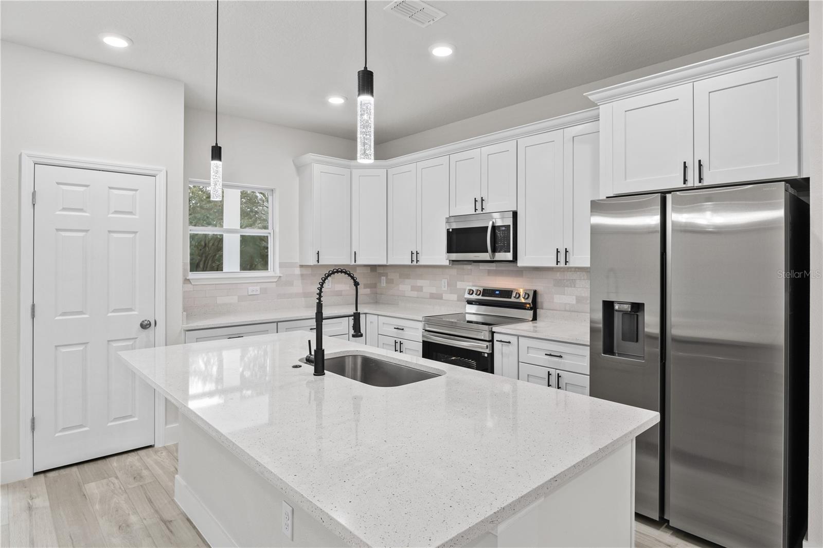 Image 14 of 40 For 8758 Circular Way