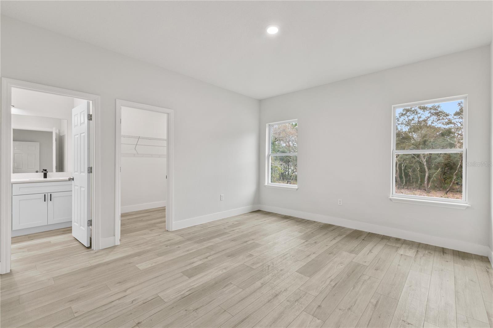 Image 23 of 40 For 8758 Circular Way