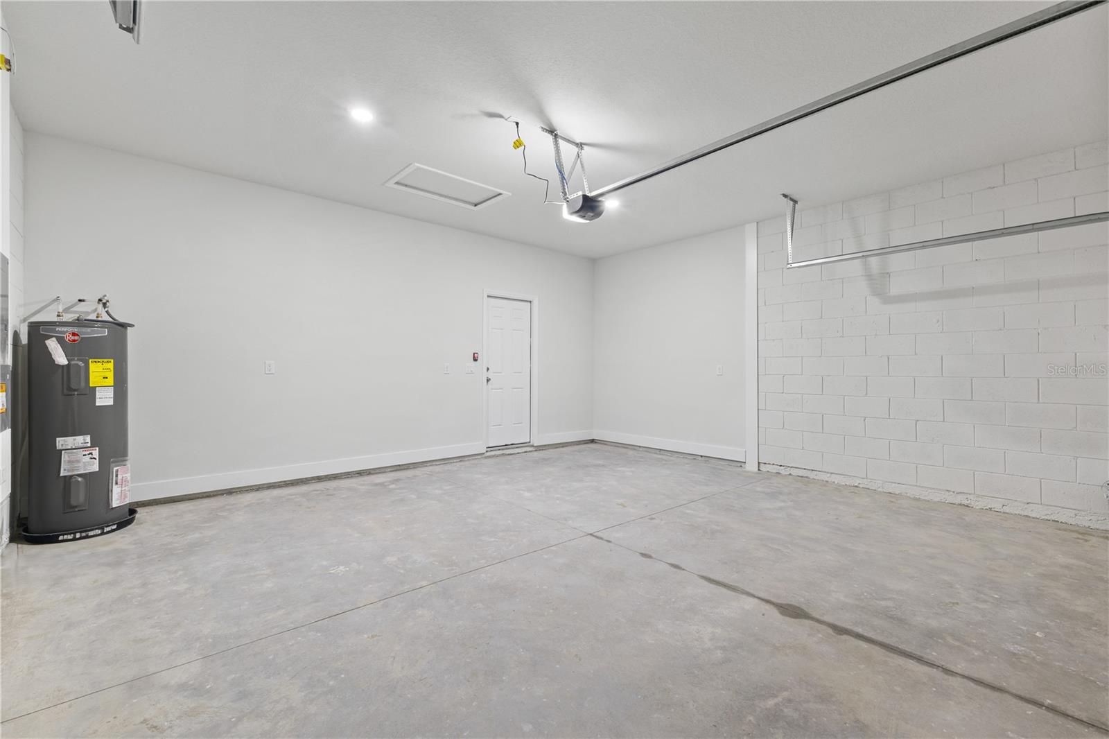 Image 24 of 40 For 8758 Circular Way