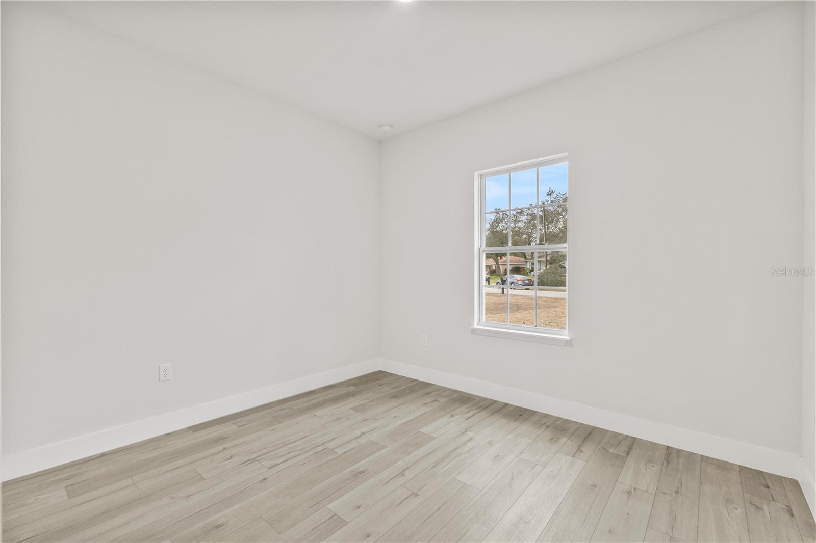 Image 30 of 40 For 8758 Circular Way