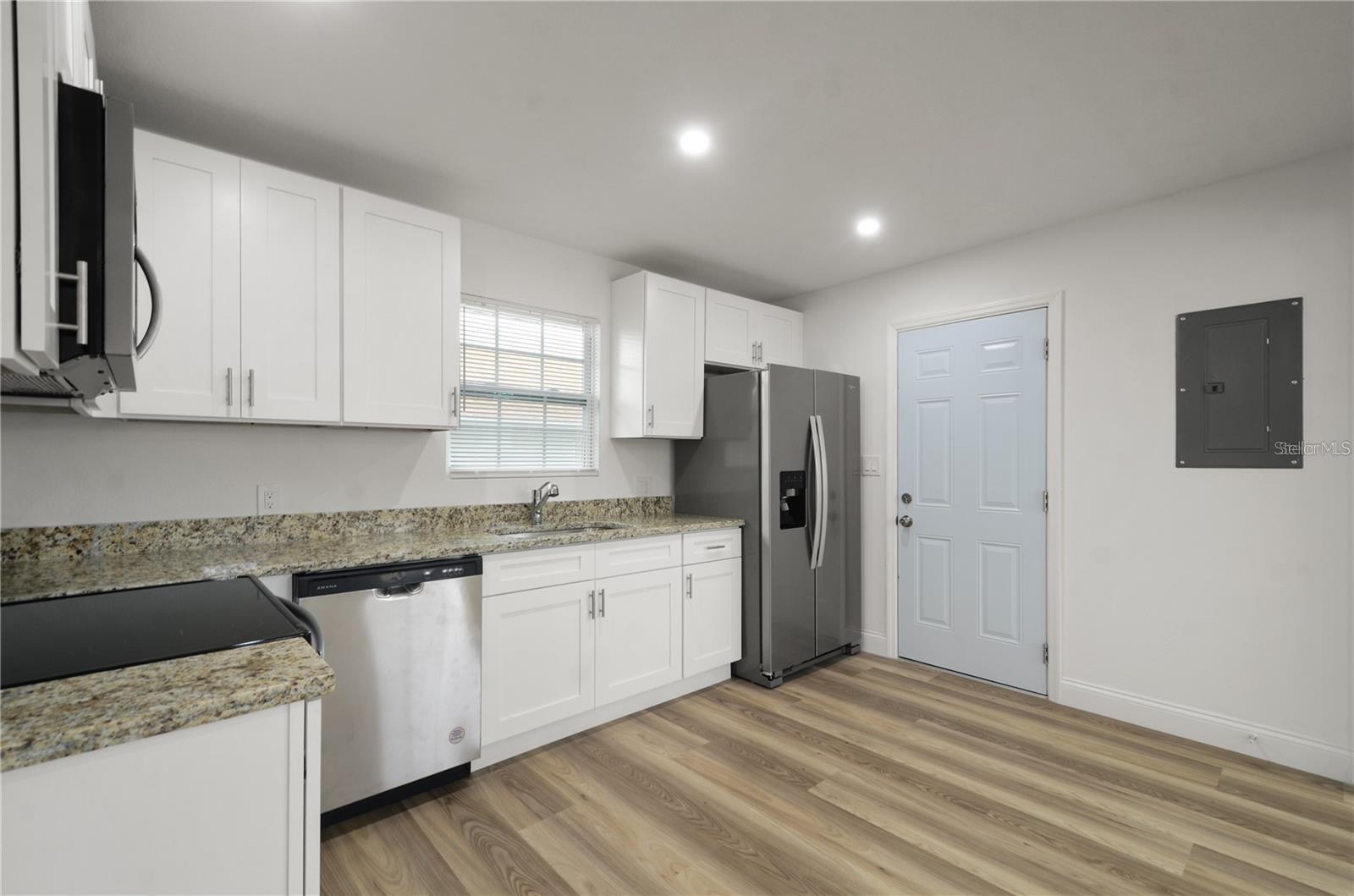 Image 6 of 31 For 4510 Douglas Street