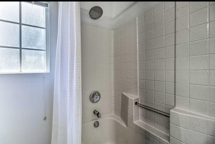 Image 13 of 17 For 730 Bloomingdale Dr