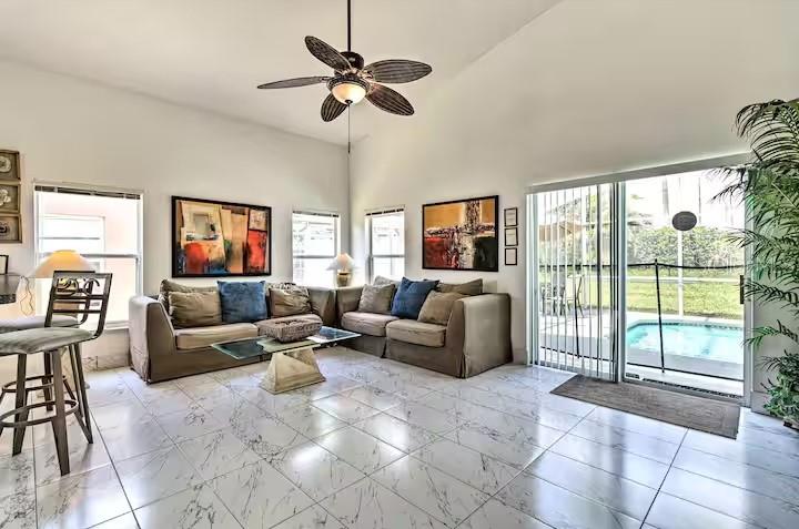 Image 4 of 17 For 730 Bloomingdale Dr