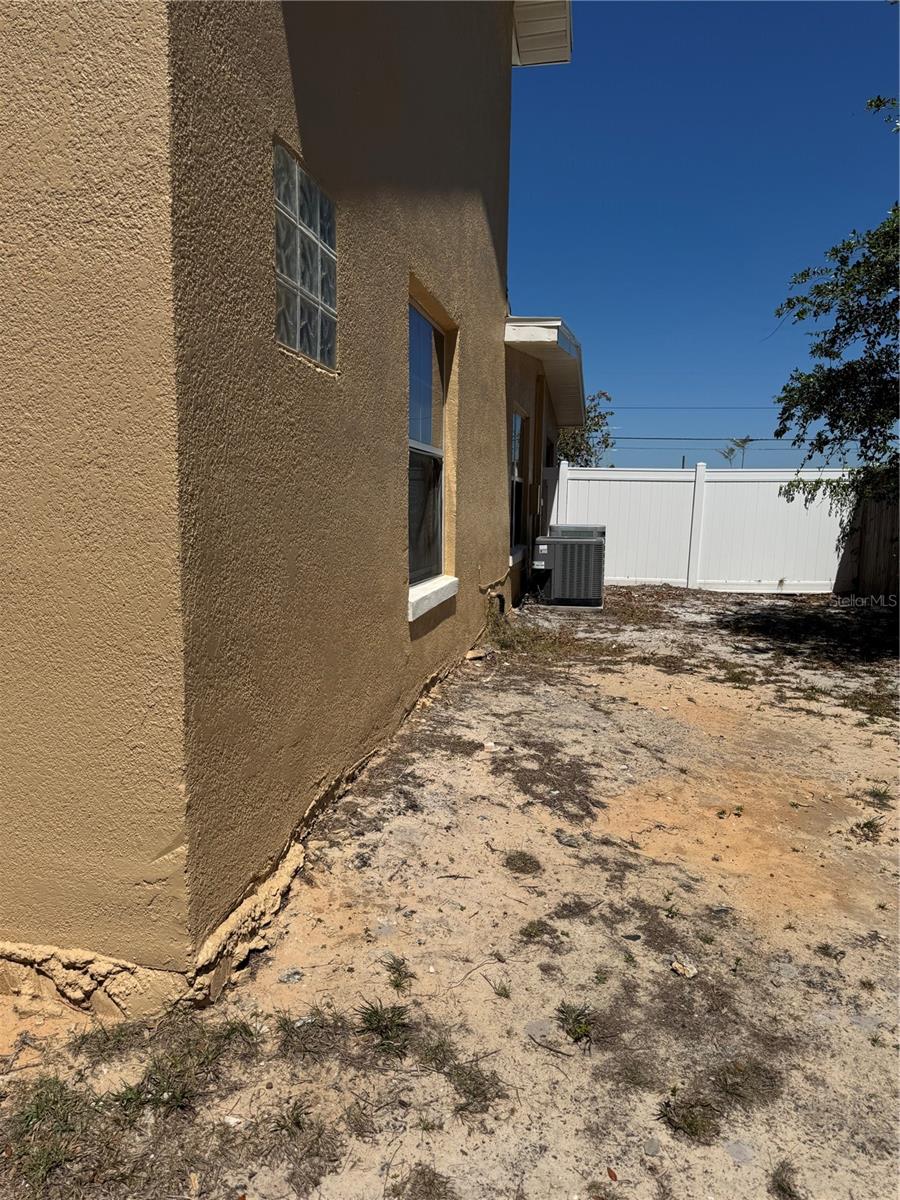 Image 3 of 72 For 8 Summit Street