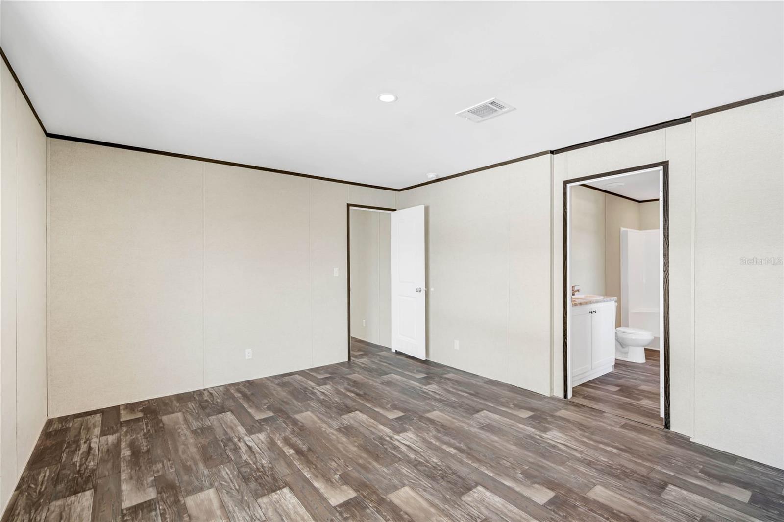 Image 12 of 22 For 8857 Highpoint Boulevard