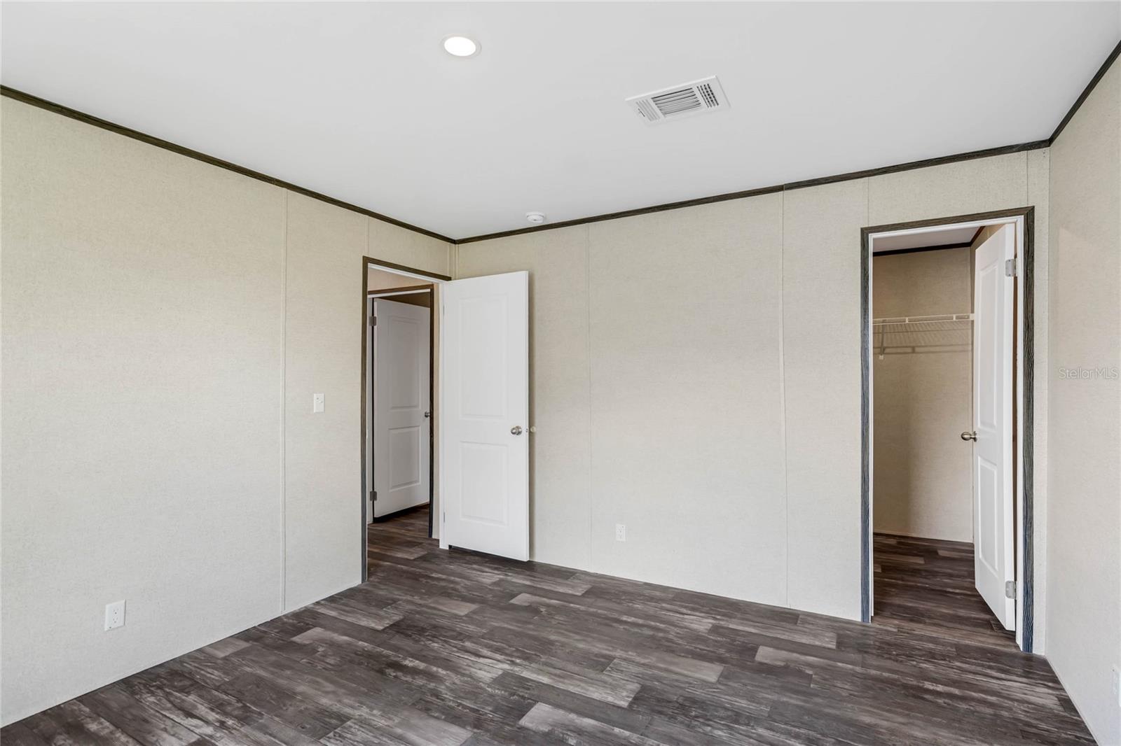 Image 15 of 22 For 8857 Highpoint Boulevard
