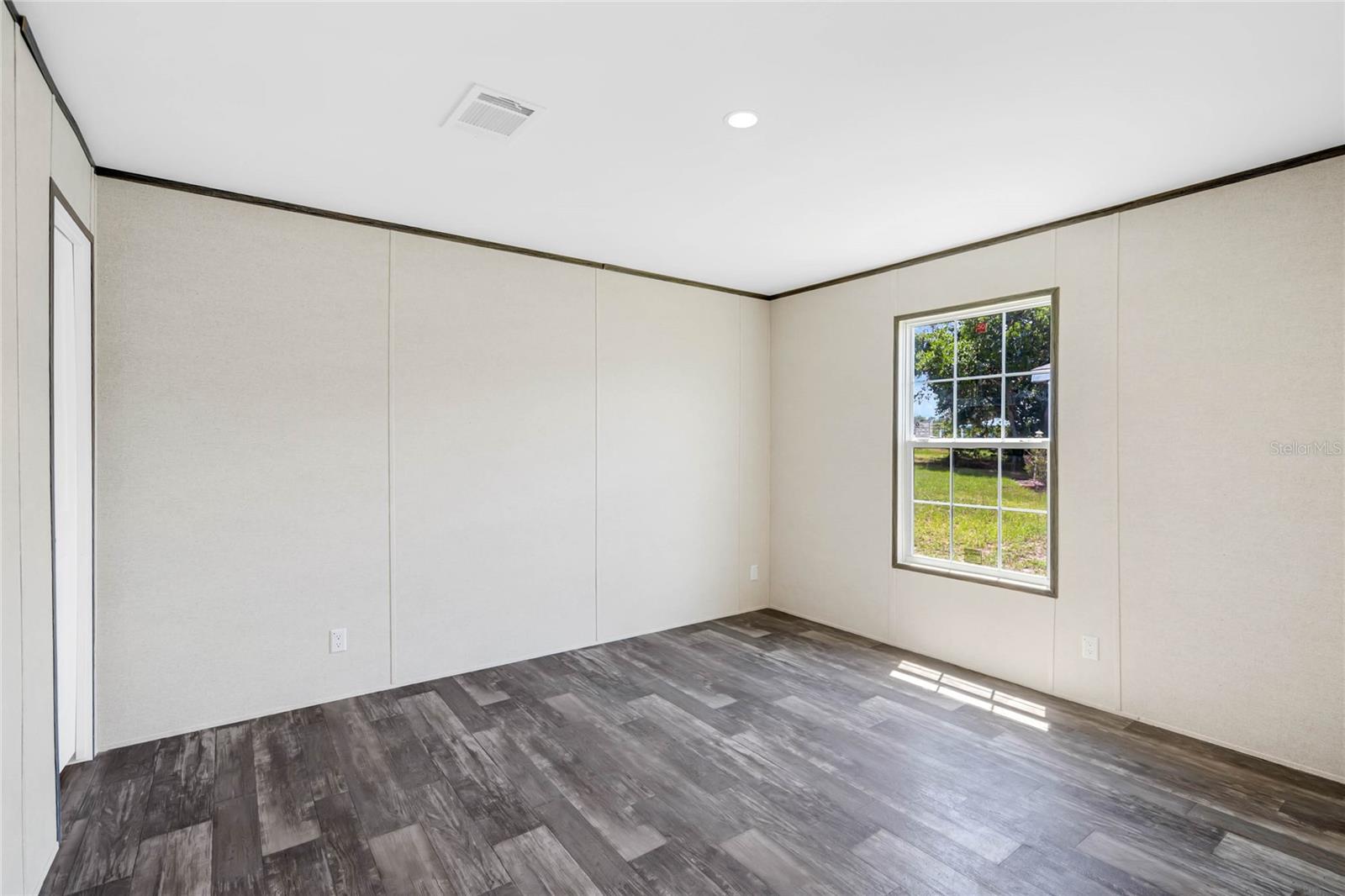 Image 18 of 22 For 8857 Highpoint Boulevard