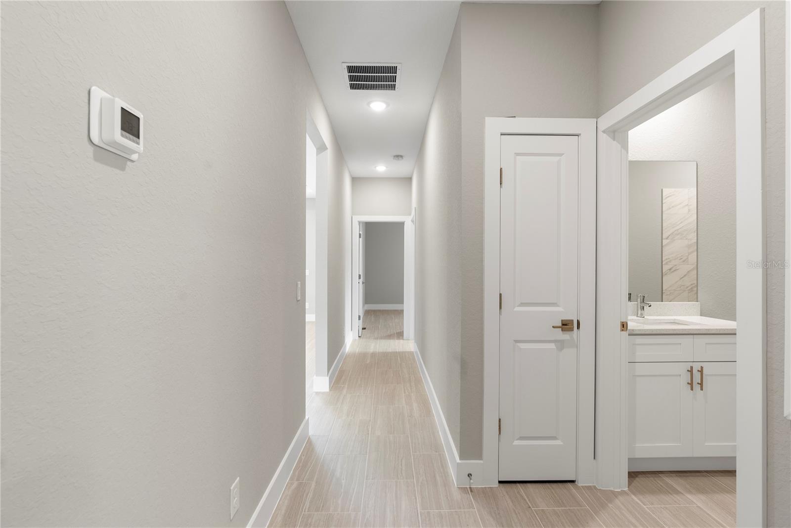 Image 14 of 33 For 2664 Crittendon Street