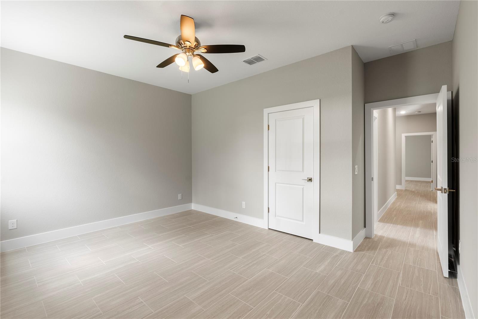 Image 15 of 33 For 2664 Crittendon Street