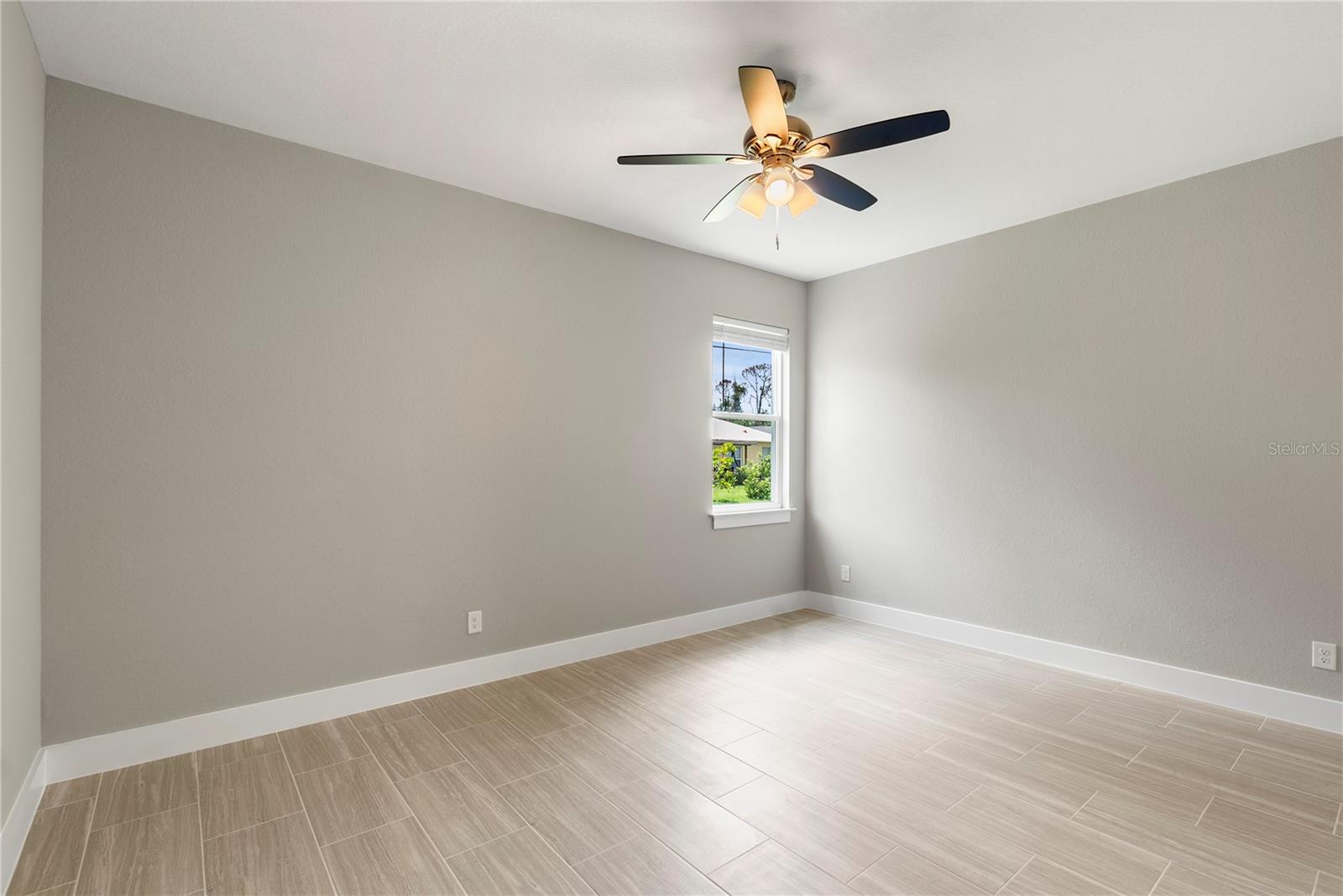 Image 16 of 33 For 2664 Crittendon Street