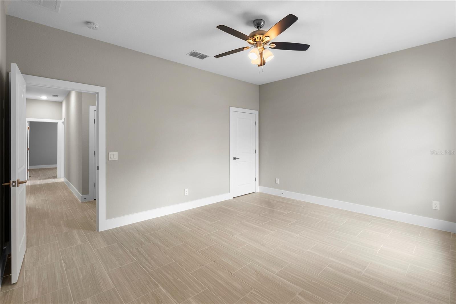 Image 20 of 33 For 2664 Crittendon Street