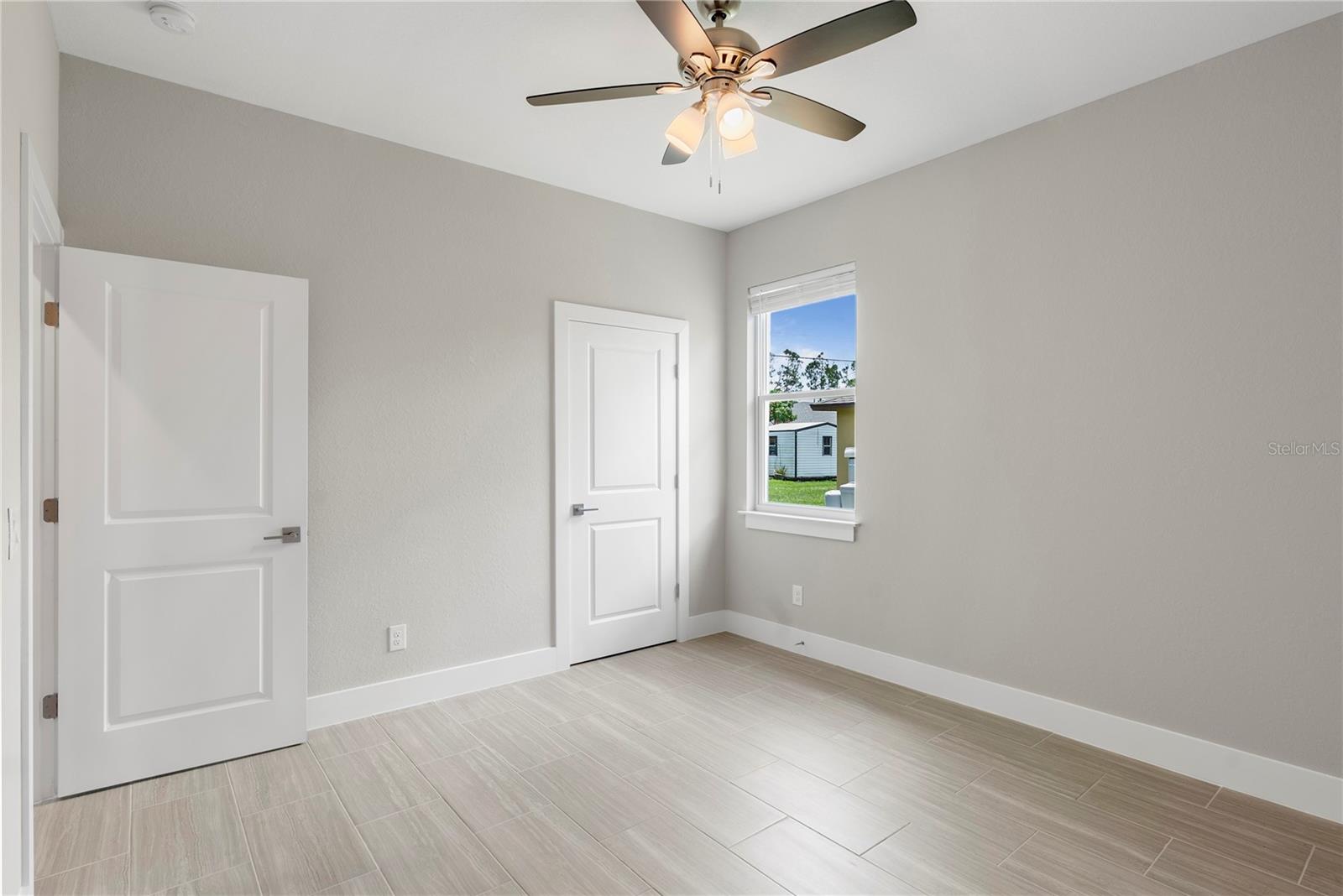 Image 21 of 33 For 2664 Crittendon Street