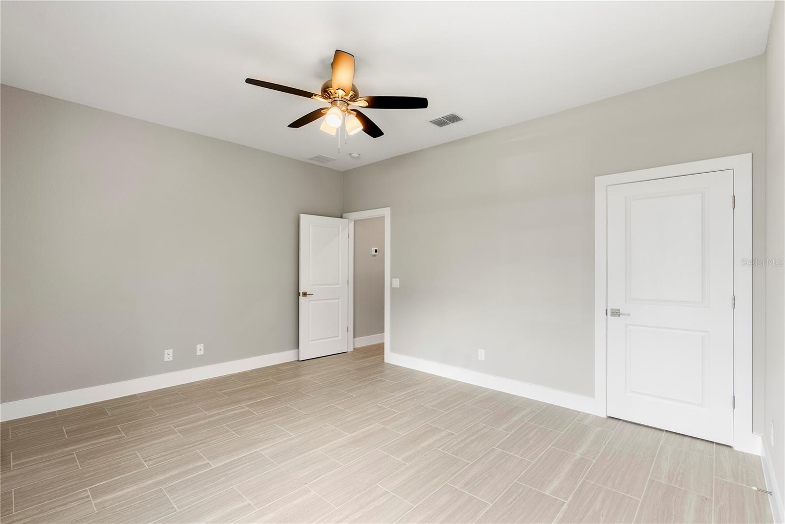 Image 22 of 33 For 2664 Crittendon Street