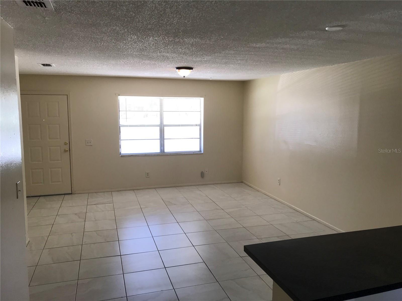 Listing photo id 8 for 385 Lime Street