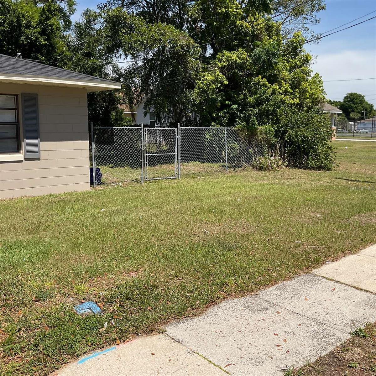 Listing photo id 14 for 385 Lime Street
