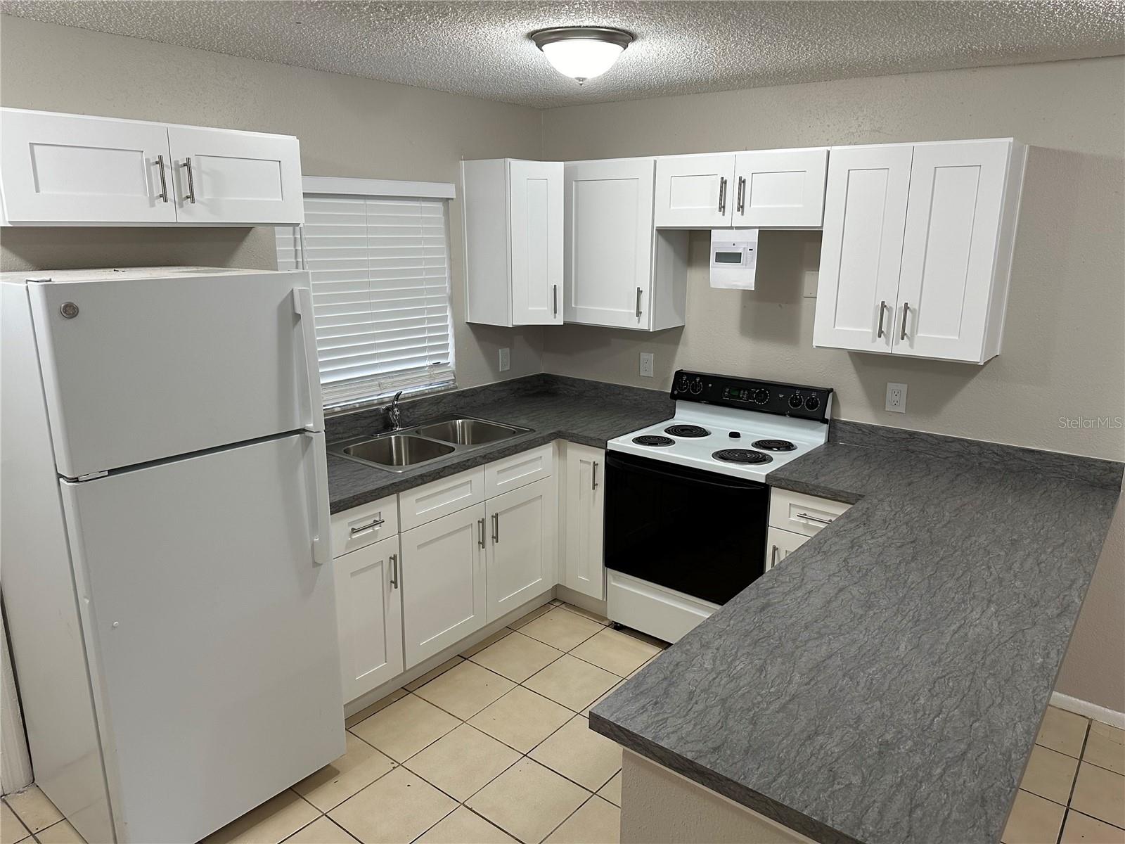 Listing photo id 1 for 385 Lime Street