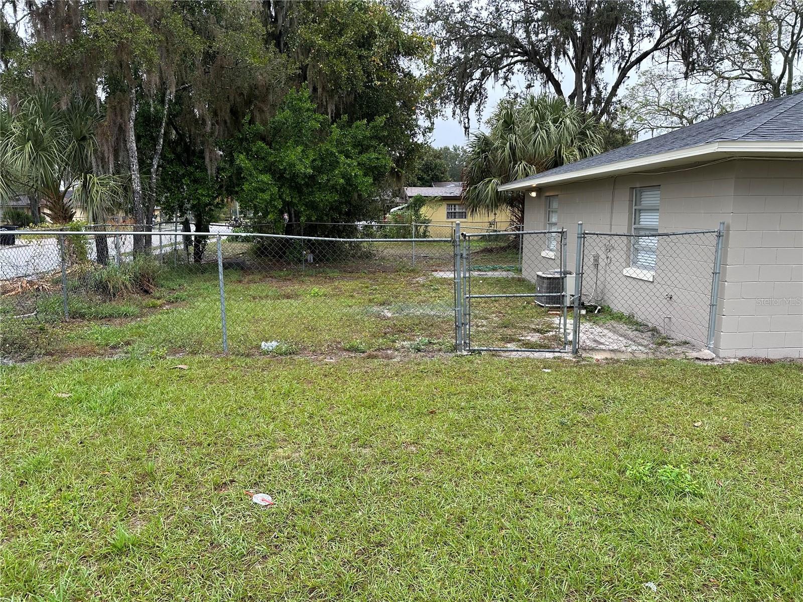Listing photo id 6 for 385 Lime Street