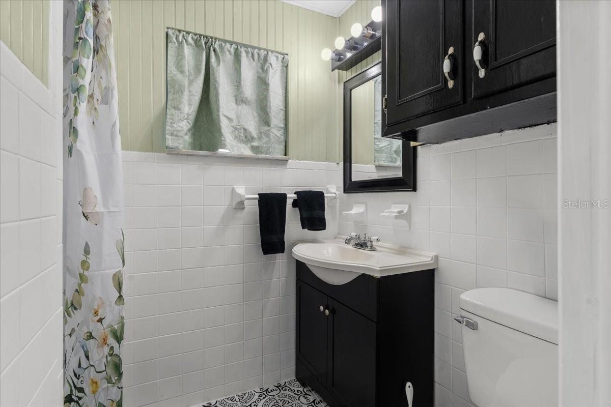 Image 12 of 25 For 451 Hibiscus Road