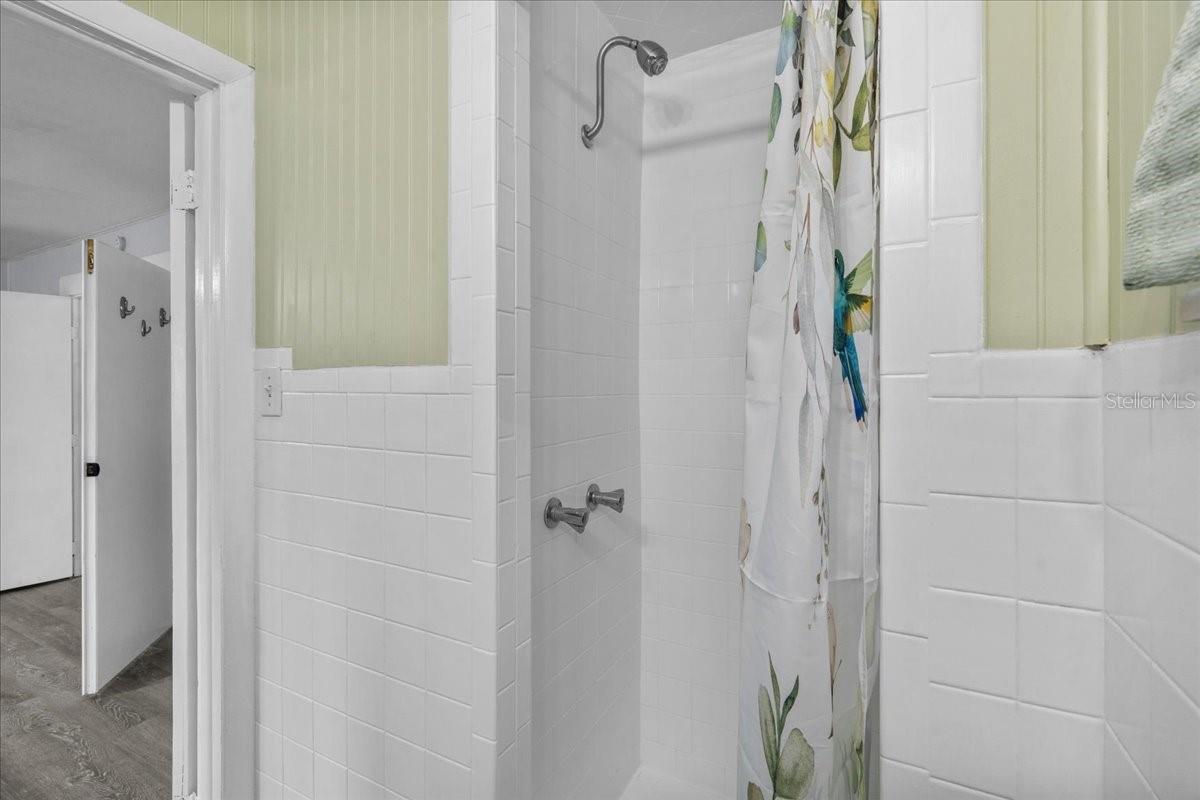 Image 13 of 25 For 451 Hibiscus Road