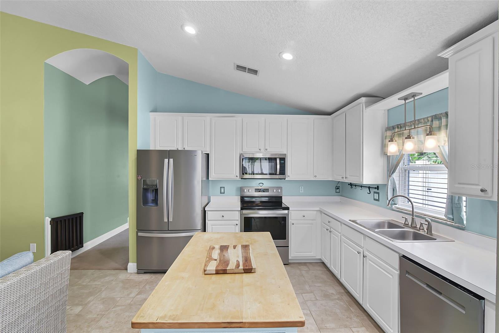 Image 10 of 43 For 578 Darkwood Avenue