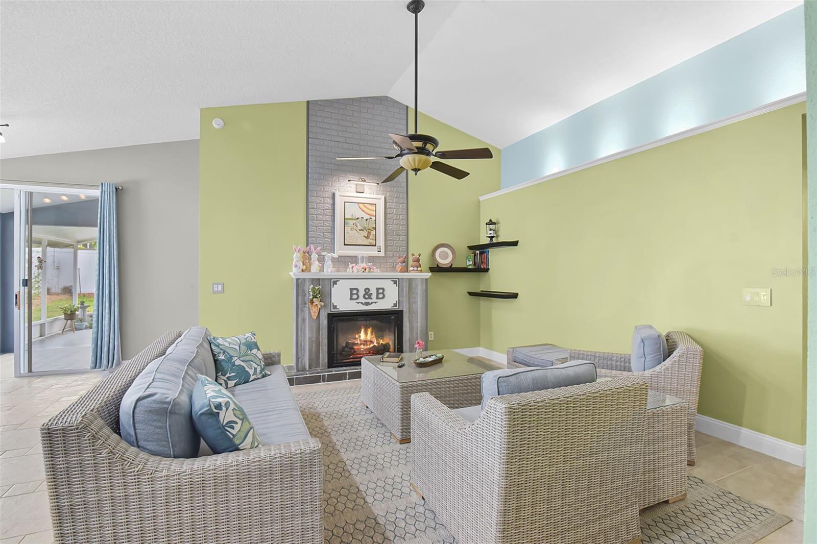 Image 13 of 43 For 578 Darkwood Avenue