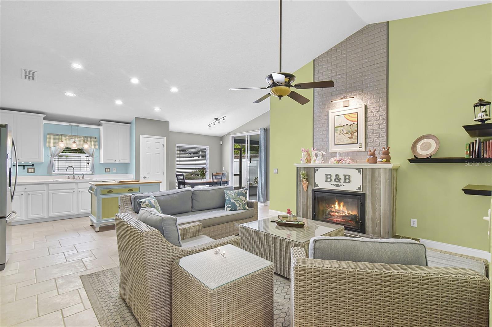 Image 14 of 43 For 578 Darkwood Avenue