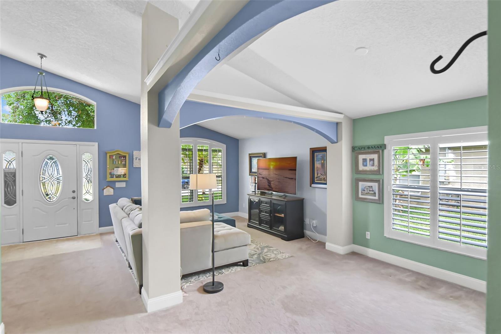 Image 15 of 43 For 578 Darkwood Avenue