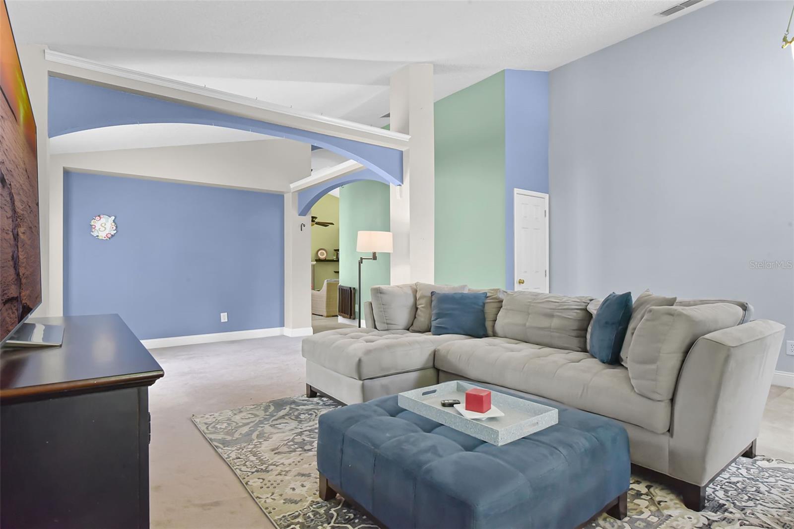 Image 17 of 43 For 578 Darkwood Avenue