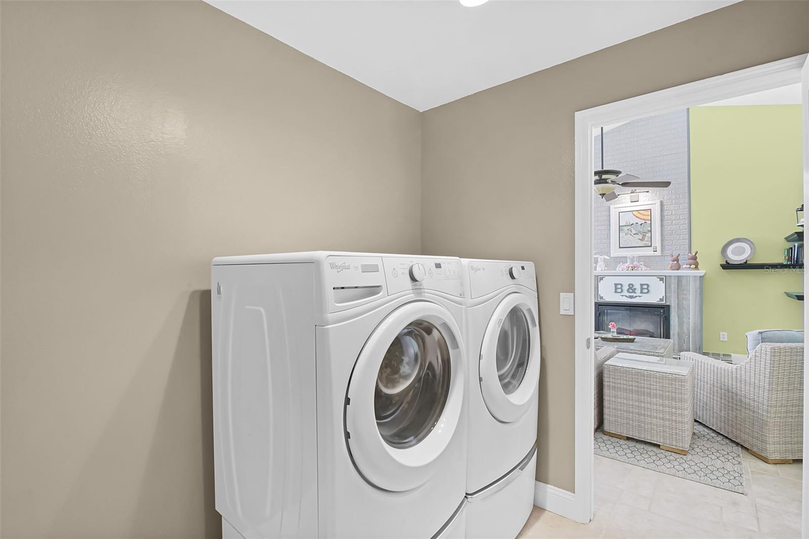 Image 20 of 43 For 578 Darkwood Avenue