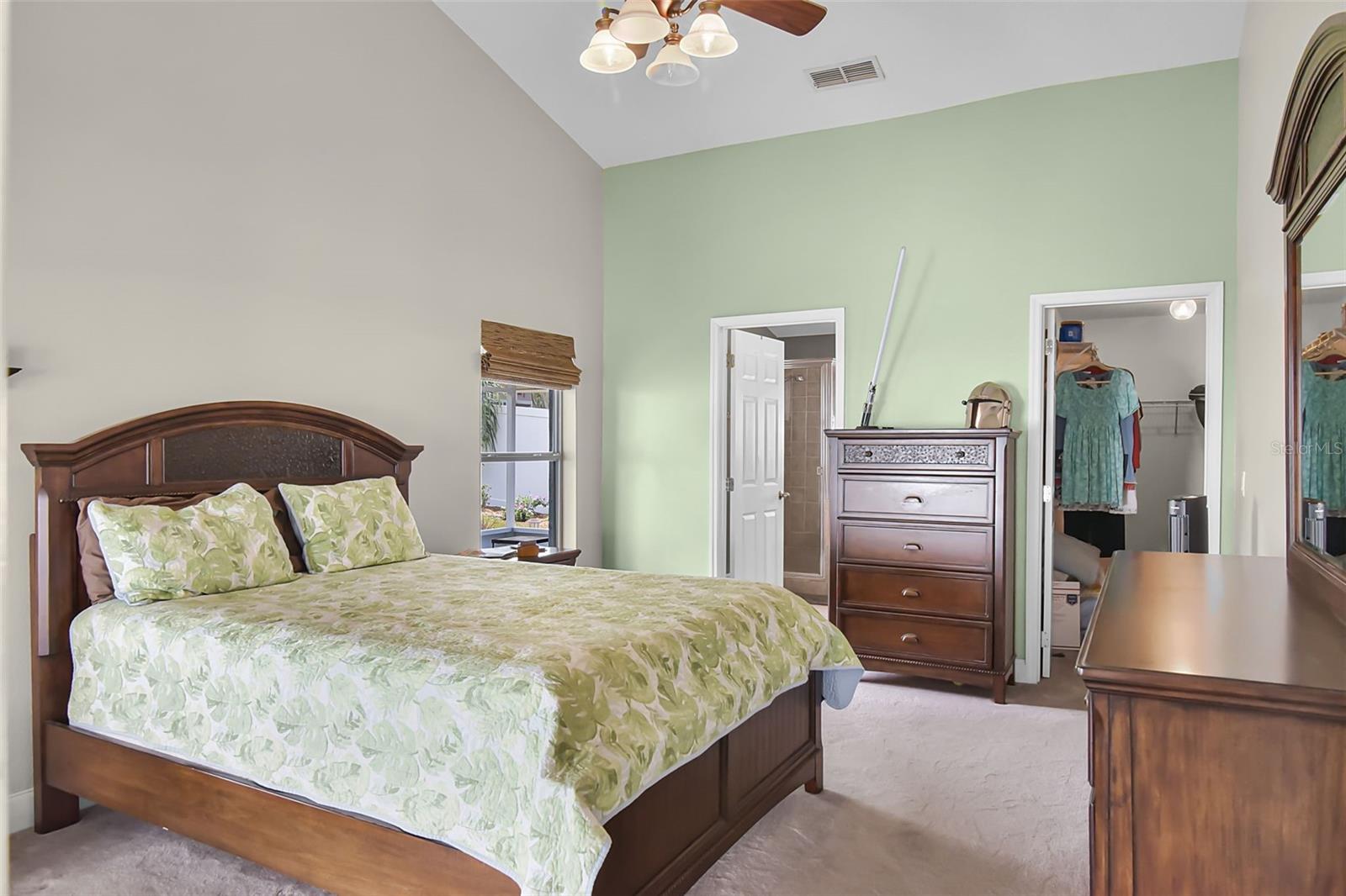 Image 23 of 43 For 578 Darkwood Avenue