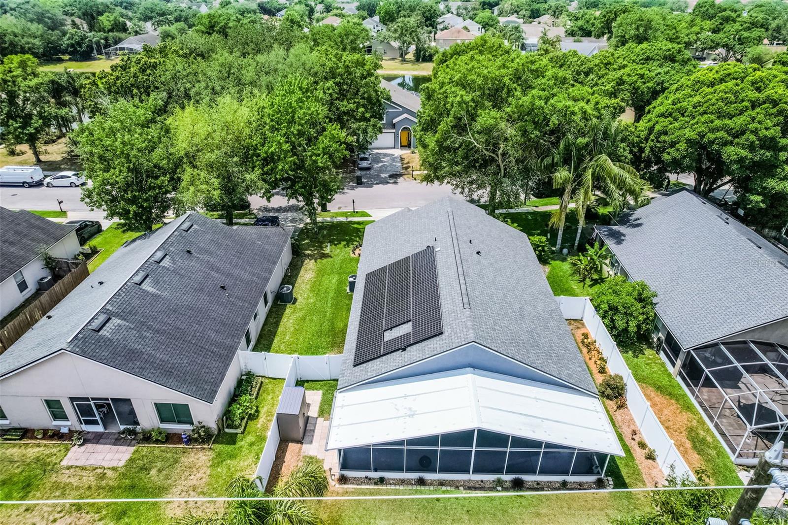 Image 8 of 43 For 578 Darkwood Avenue