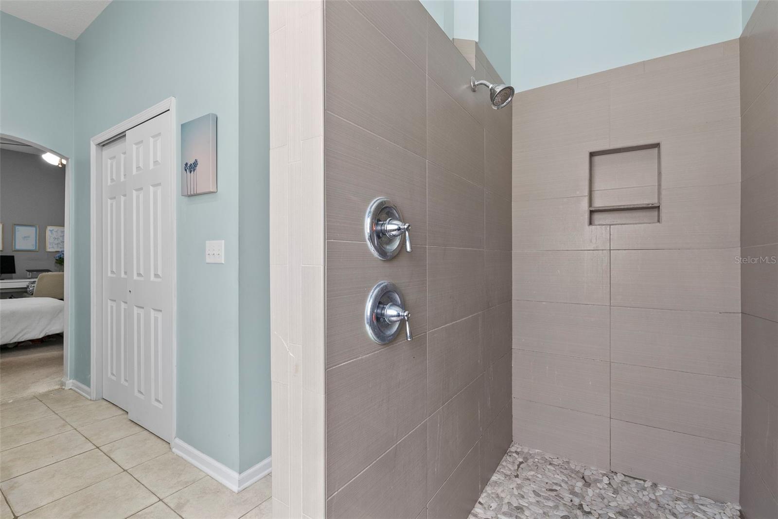 Image 17 of 34 For 724 Candlebark Drive