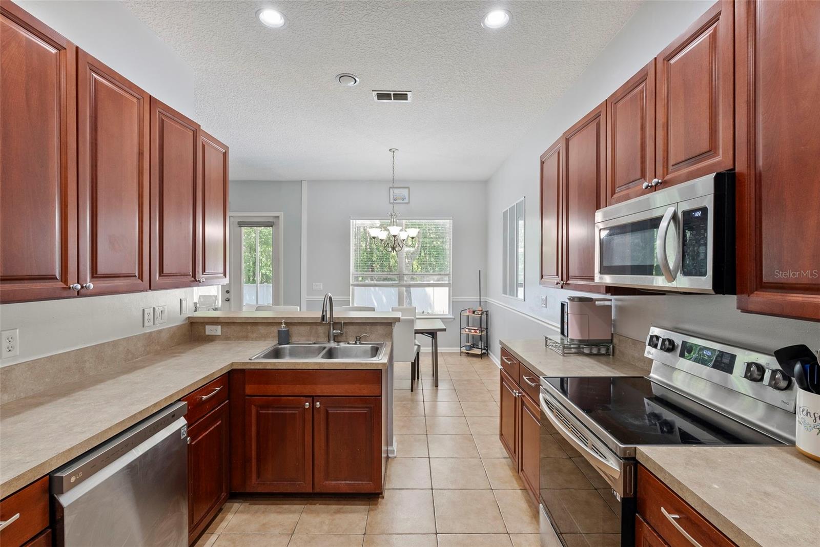 Image 9 of 34 For 724 Candlebark Drive