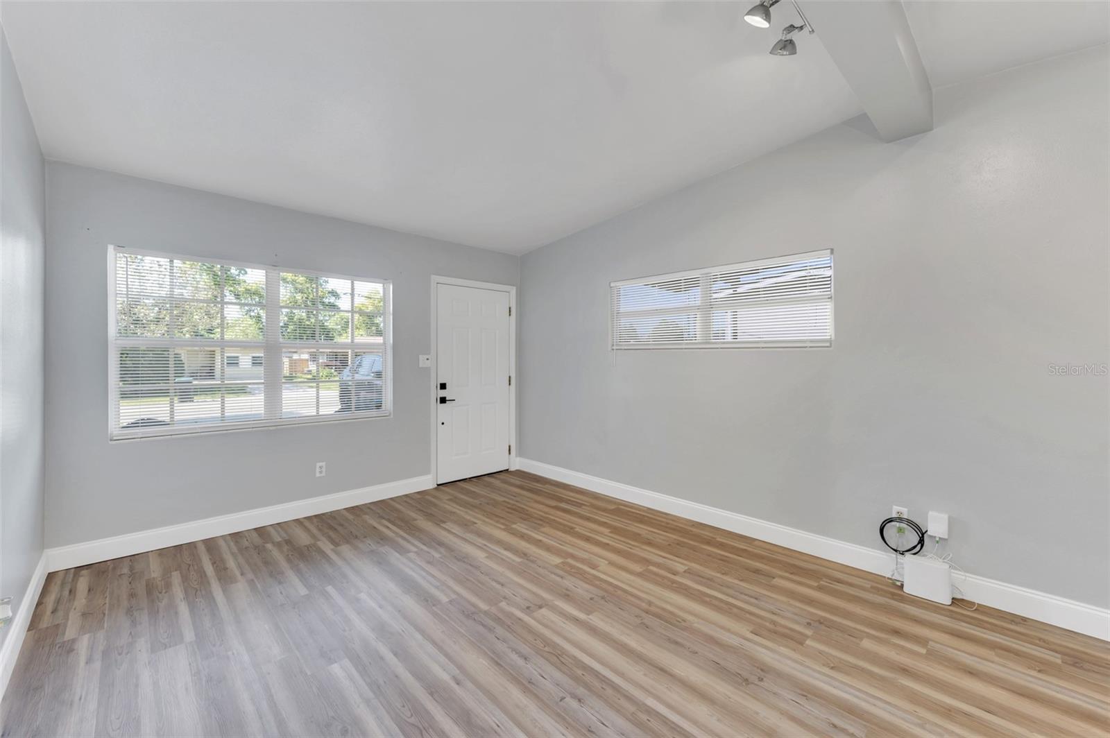 Image 17 of 40 For 2903 Michigan Street