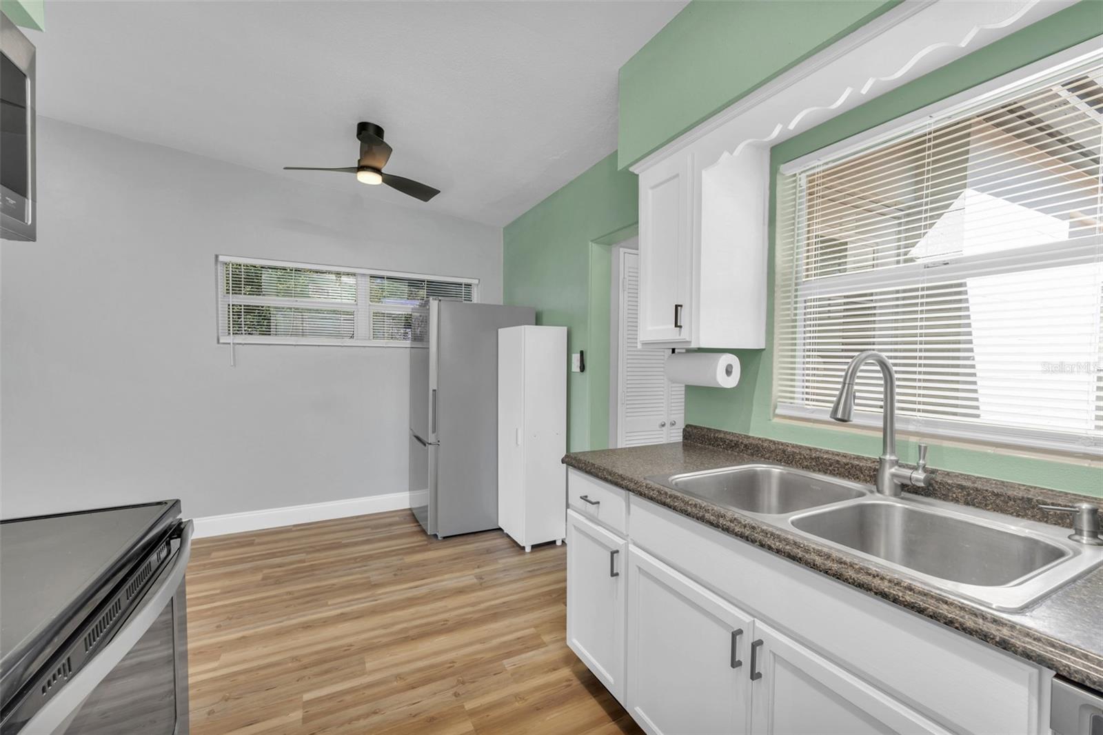 Image 4 of 40 For 2903 Michigan Street