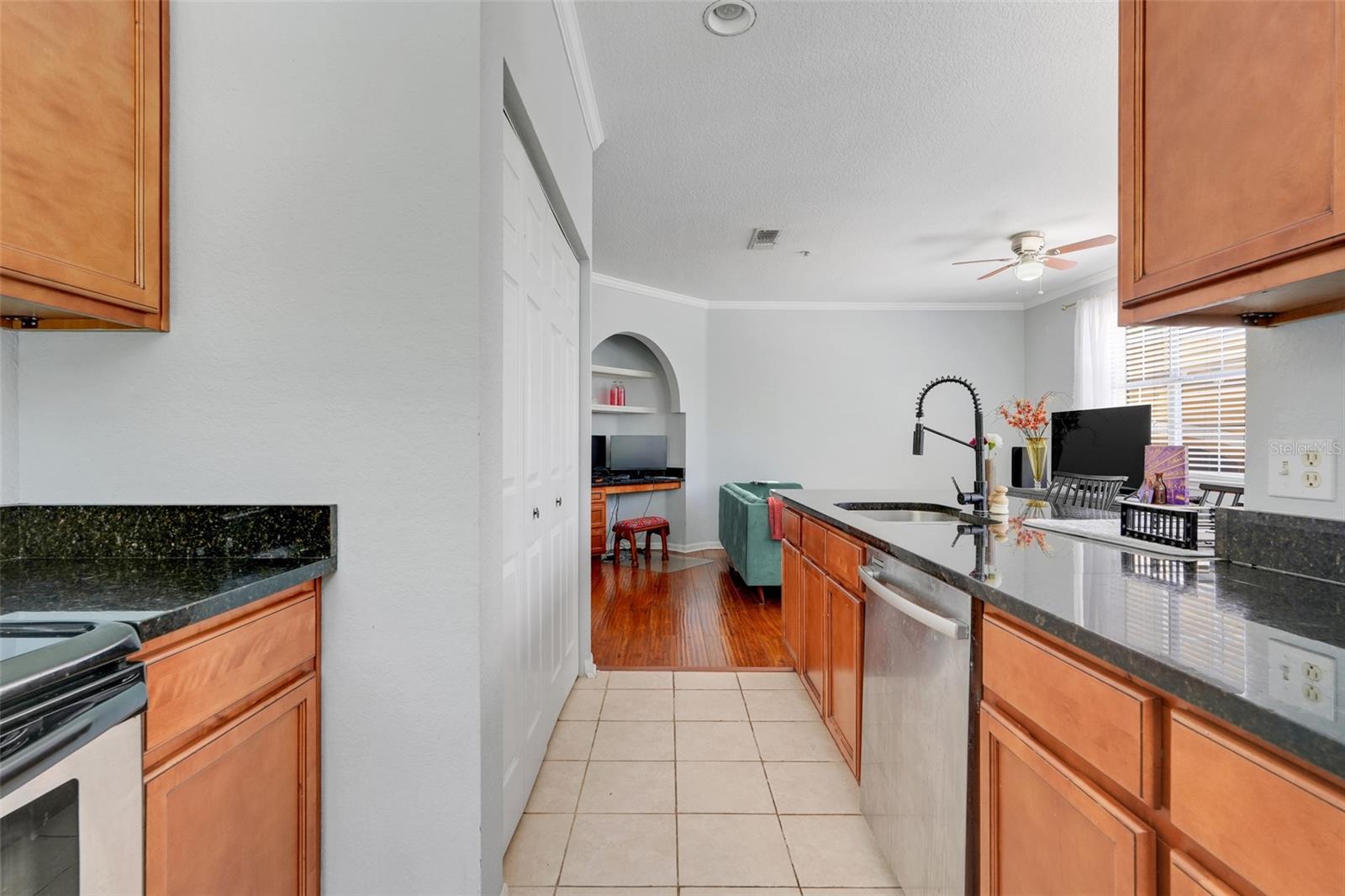 Image 11 of 20 For 860 Orange Avenue 226