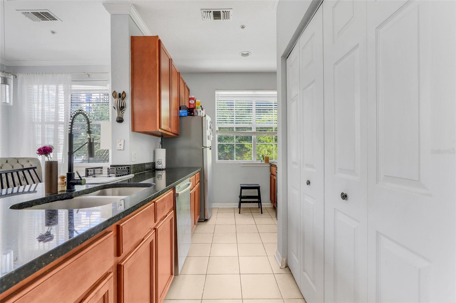 Image 12 of 20 For 860 Orange Avenue 226