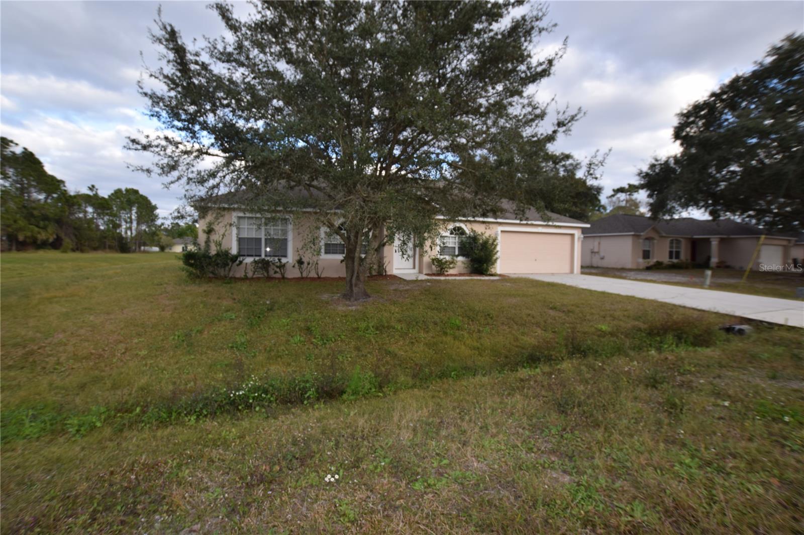 Image 4 of 35 For 826 Halifax Drive